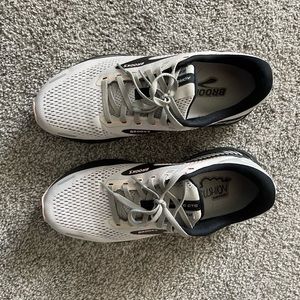 Brooks adrenaline size 10